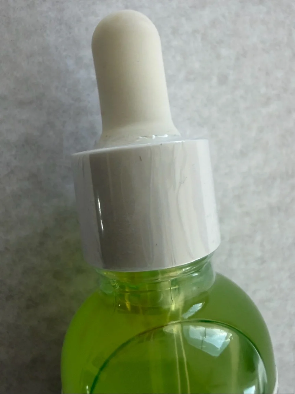 Isle of Paradise Face Self-Tanning Drops - Green Bottle - Picture 3 of 3